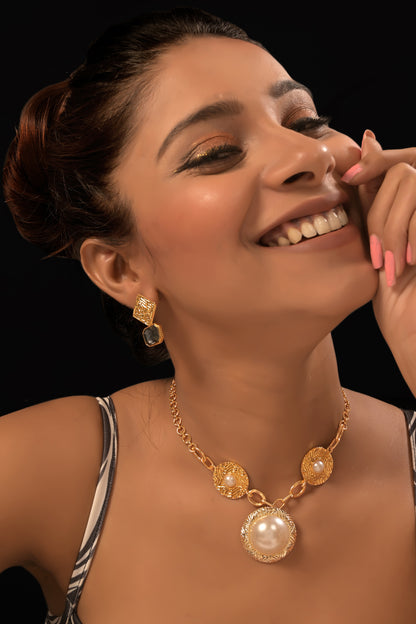 Sarza Necklace