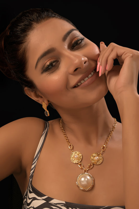 Sarza Necklace