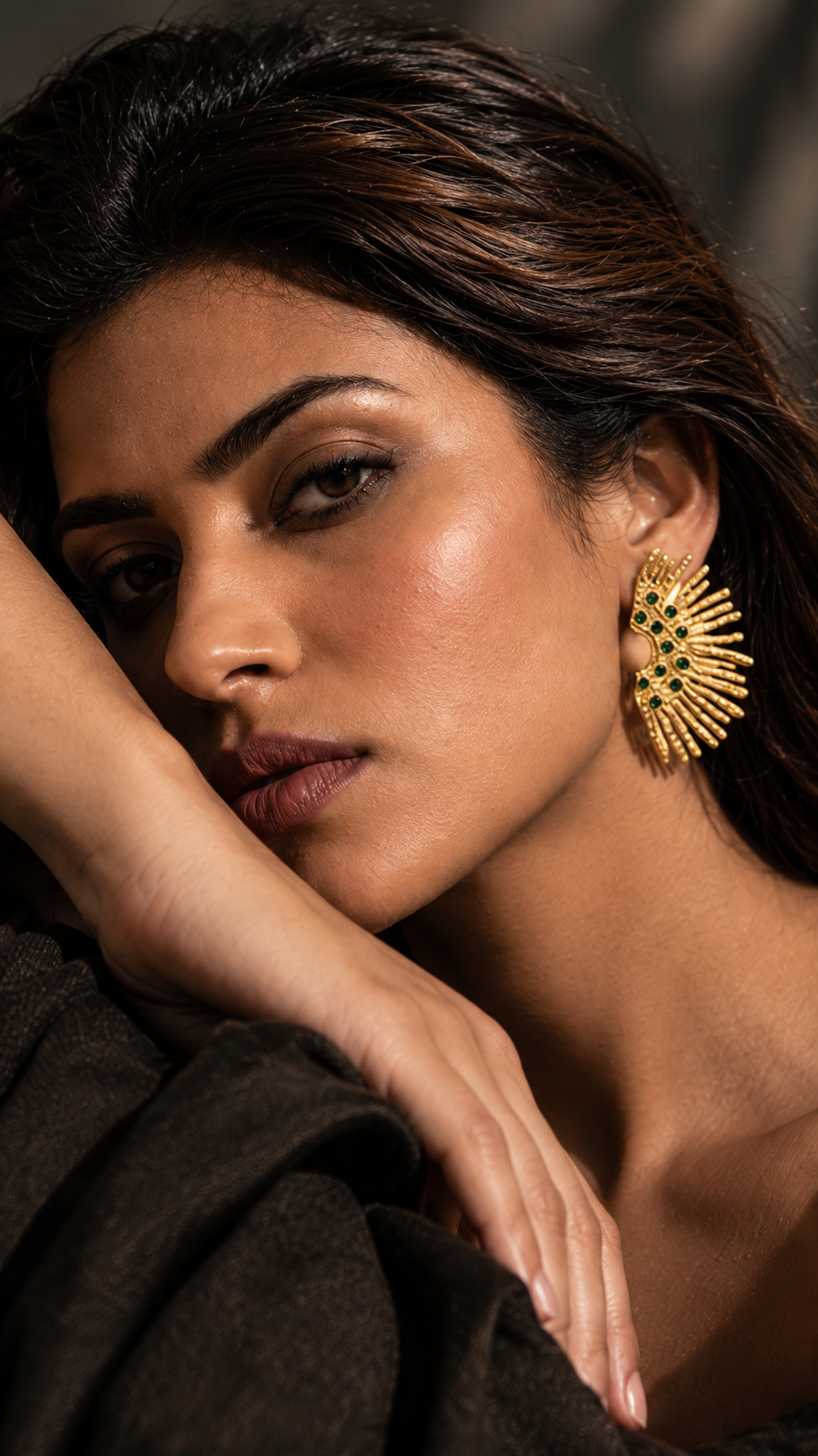 Medoso Vimosa Studs styled with a dark outfit in a dramatic fashion portrait, highlighting the earrings’ sculptural silhouette.