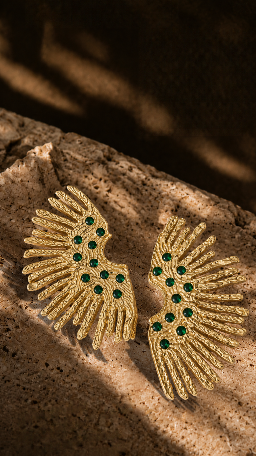 Medoso Vimosa Studs placed on a limestone, highlighting the earrings’ sculptural silhouette.